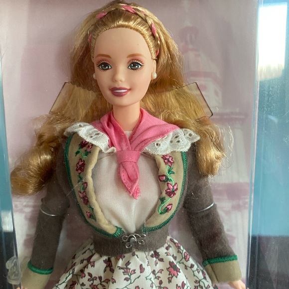 Sold! Austrian Barbie Dolls of the World Collector Edition 1998 Mattel 21553 - Picture 3 of 8
